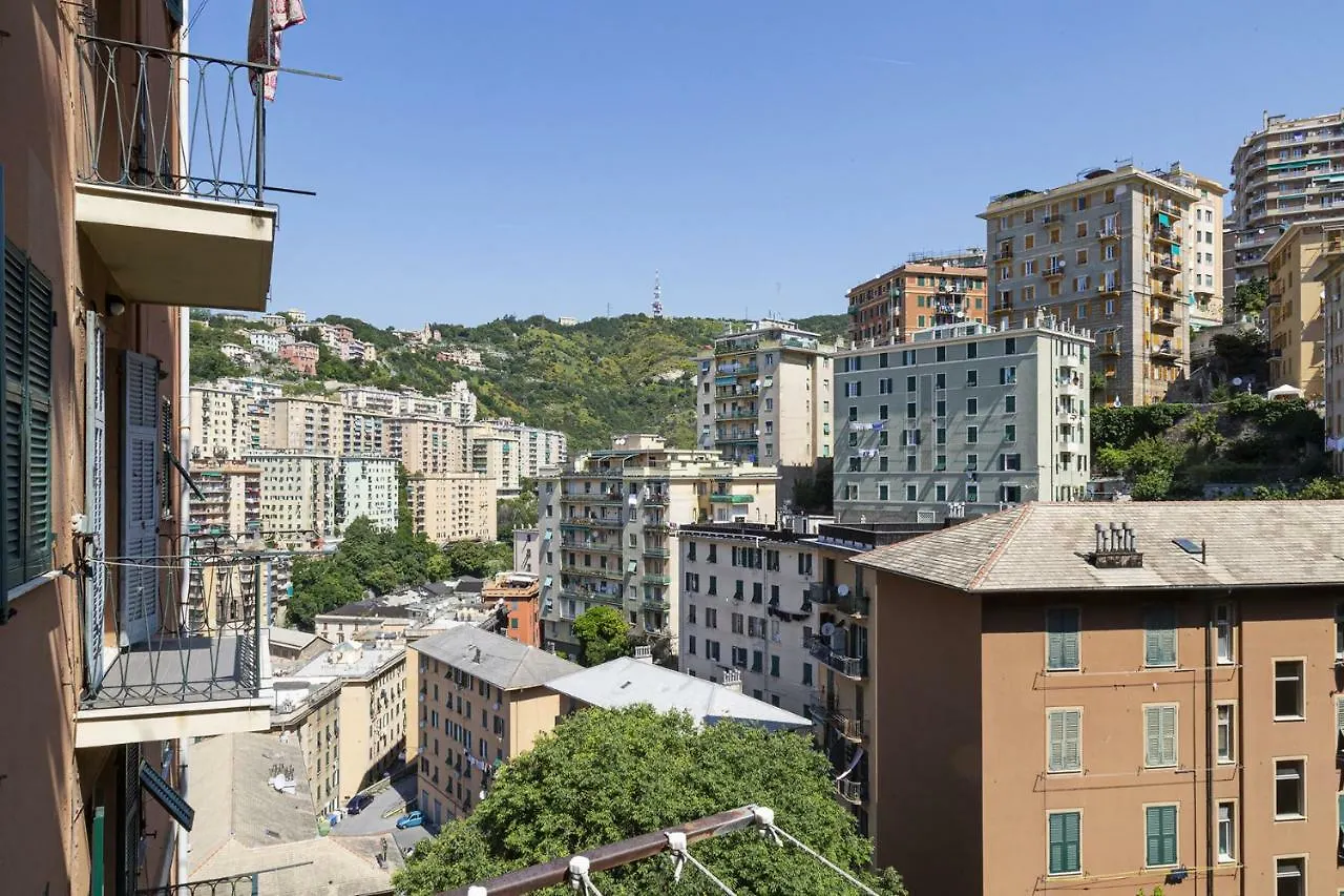 Sunny Apartment Over The Harbor Genoa
